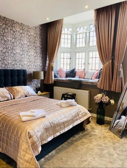 The Most Central Apartment In Canterbury Stunning Interiors, Fully Equipped, City Views And Free Wifi! 外观 照片