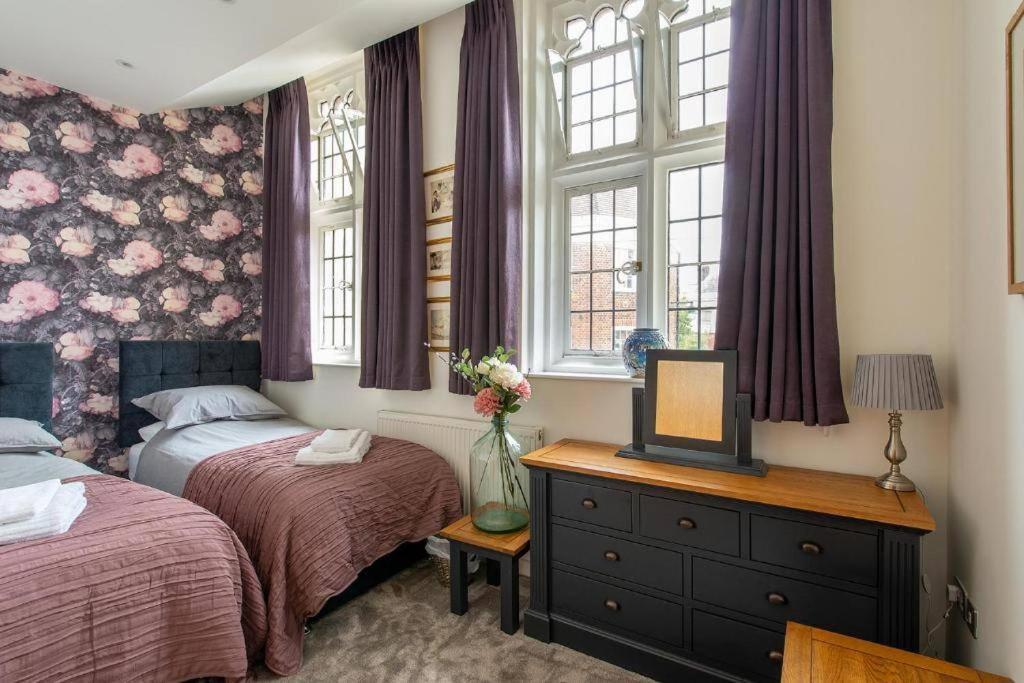 The Most Central Apartment In Canterbury Stunning Interiors, Fully Equipped, City Views And Free Wifi! 外观 照片