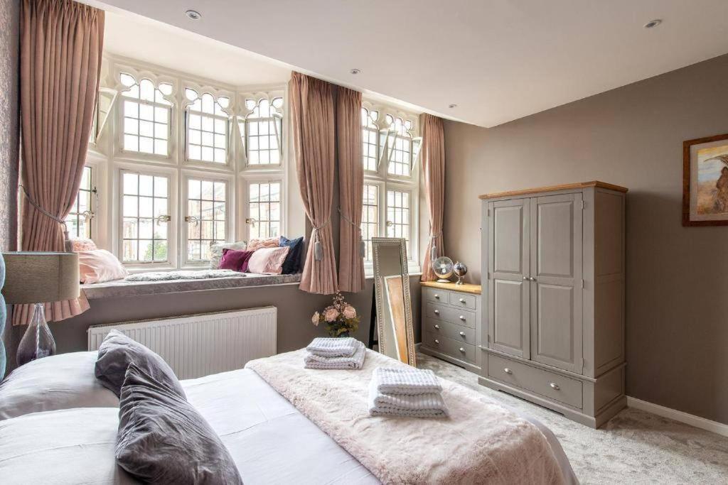 The Most Central Apartment In Canterbury Stunning Interiors, Fully Equipped, City Views And Free Wifi! 外观 照片