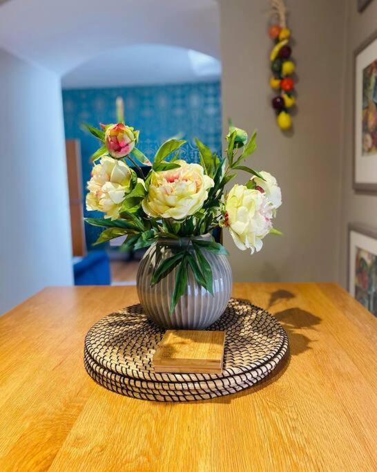 The Most Central Apartment In Canterbury Stunning Interiors, Fully Equipped, City Views And Free Wifi! 外观 照片