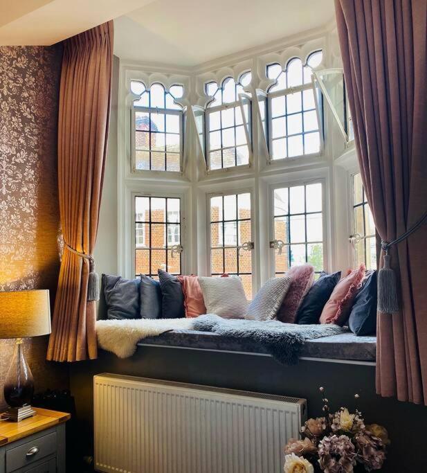 The Most Central Apartment In Canterbury Stunning Interiors, Fully Equipped, City Views And Free Wifi! 外观 照片