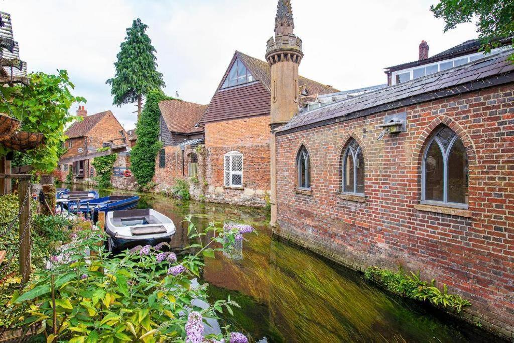 The Most Central Apartment In Canterbury Stunning Interiors, Fully Equipped, City Views And Free Wifi! 外观 照片