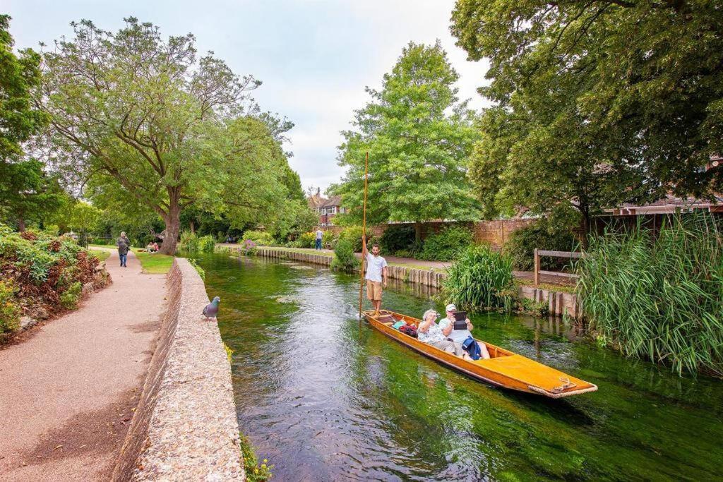 The Most Central Apartment In Canterbury Stunning Interiors, Fully Equipped, City Views And Free Wifi! 外观 照片
