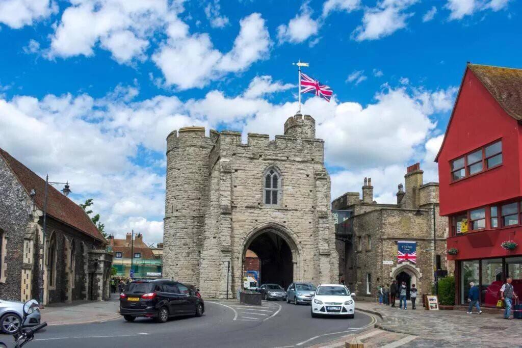 The Most Central Apartment In Canterbury Stunning Interiors, Fully Equipped, City Views And Free Wifi! 外观 照片