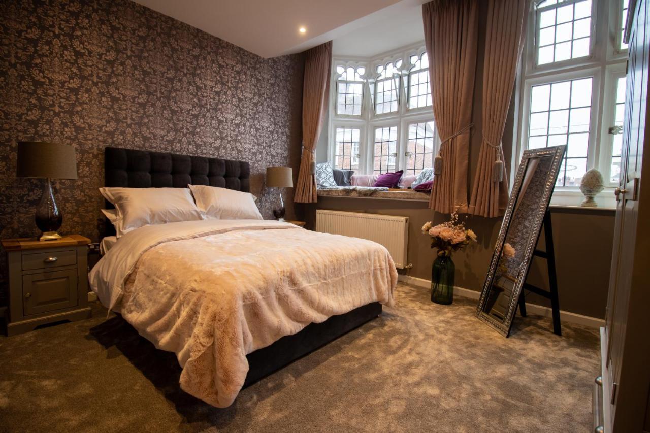 The Most Central Apartment In Canterbury Stunning Interiors, Fully Equipped, City Views And Free Wifi! 外观 照片